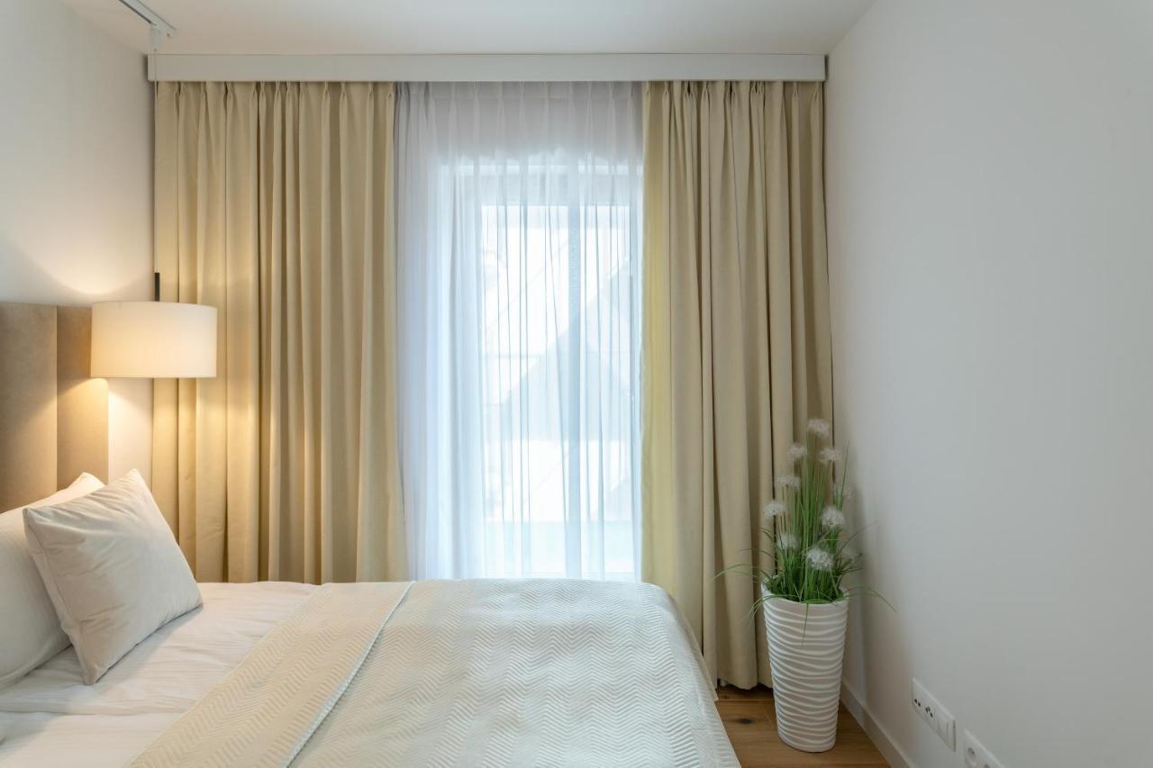 Apartment In -